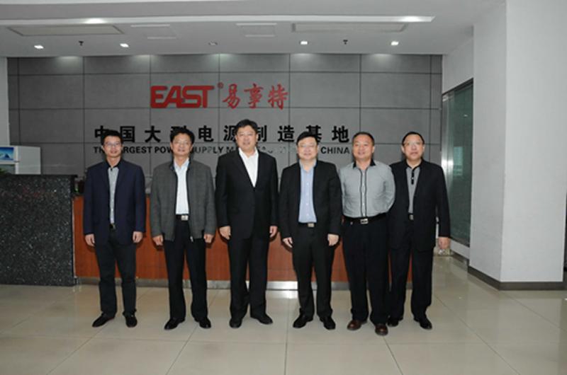 20141113馬鞍山市市長(zhǎng)魏堯(左三)一行蒞臨易事特考察交流并合影留念.jpg
