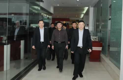 20141118吉林市考察團蒞臨易事特考察調(diào)研新能源汽車產(chǎn)業(yè)發(fā)展.jpg