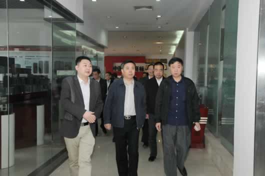 20141211常州市發(fā)改委主任戴士福(前中)一行蒞臨易事特考察調(diào)研.jpg